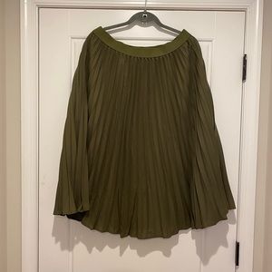Army green pleated swing skirt. Size XL. Never worn